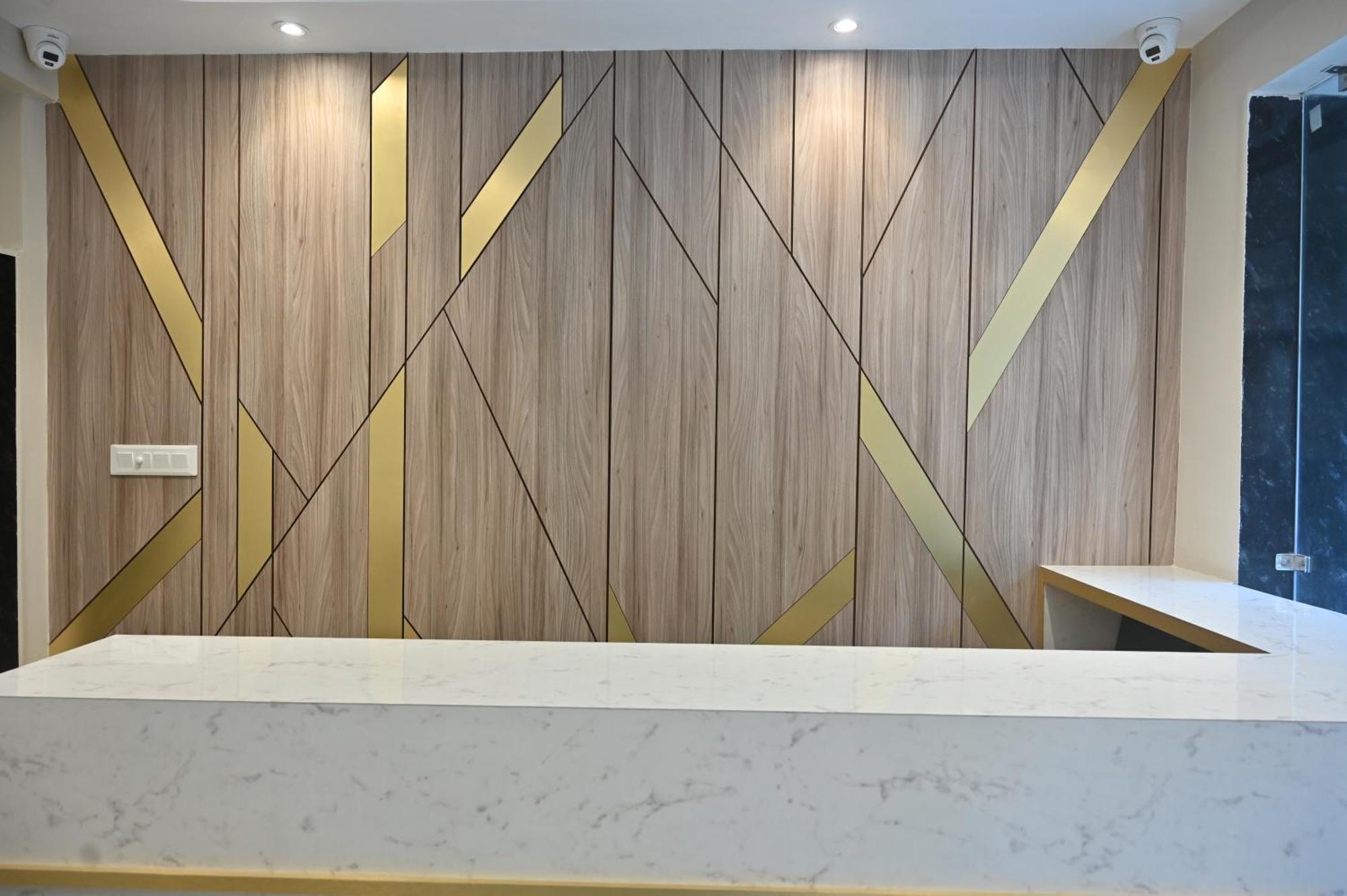 Hotel Golden Square - Airport 3*