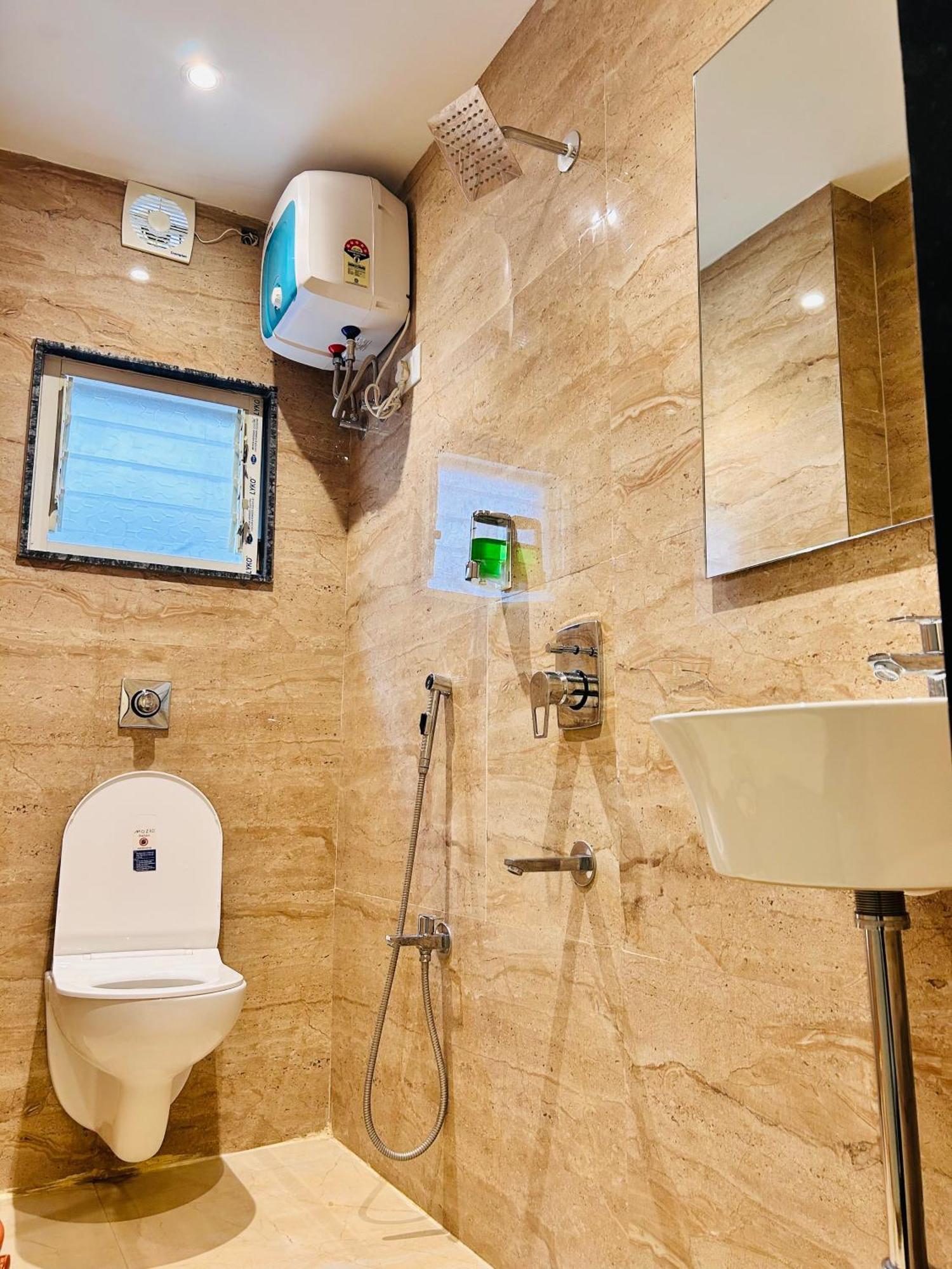 Hotel Golden Square - Airport Kolkata